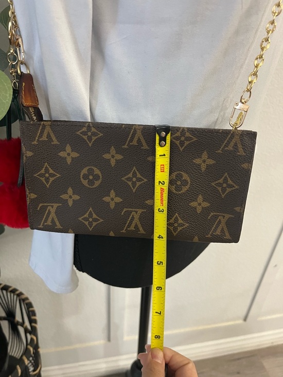 Louis Vuitton - Picture 9 of 13